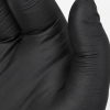 Extreme close-up van een zwarte extra dikke nitril handschoen maat M, met focus op de fijne textuur, materiaaldikte en beschermende afwerking.